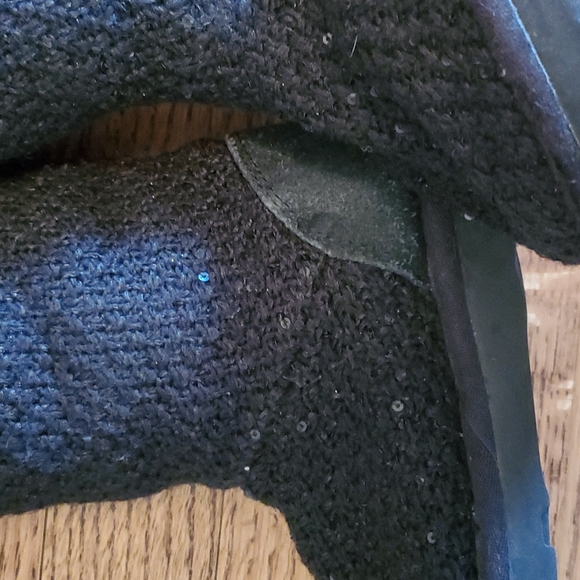 Black knit Uggs - Picture 5 of 8